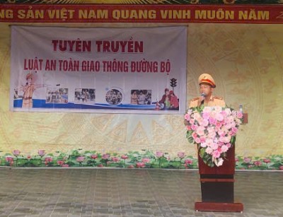 Trường THCS Võ Nguyên Giáp phối hợp với Đội Cảnh sát Giao thông số 1 – Phòng Cảnh sát giao thông tỉnh Điện Biên tổ chức tuyên truyền an toàn giao thông cho học sinh